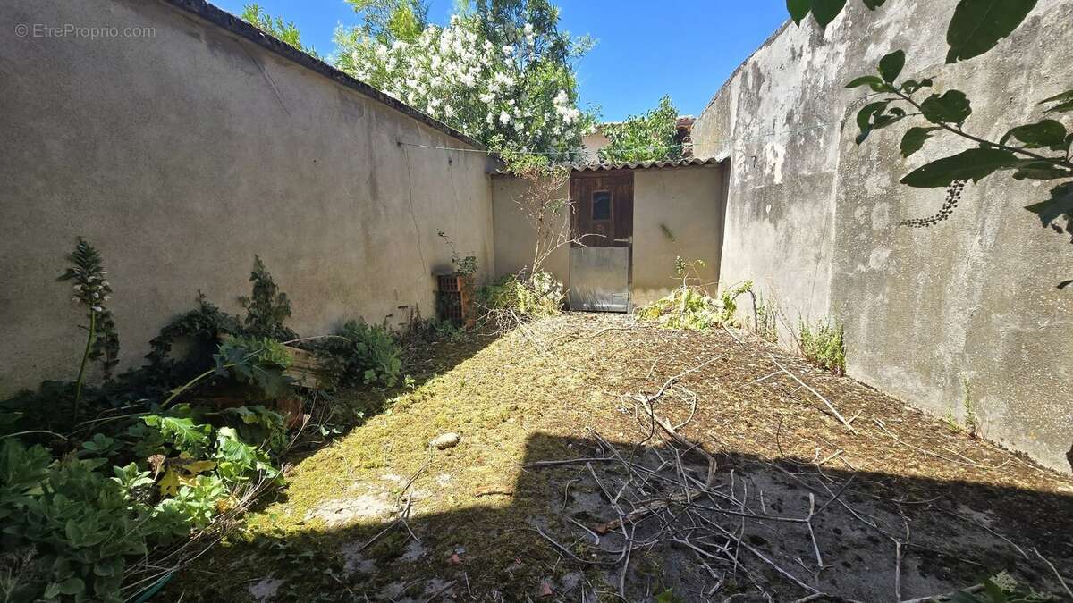 Maison a renover - photo 3
