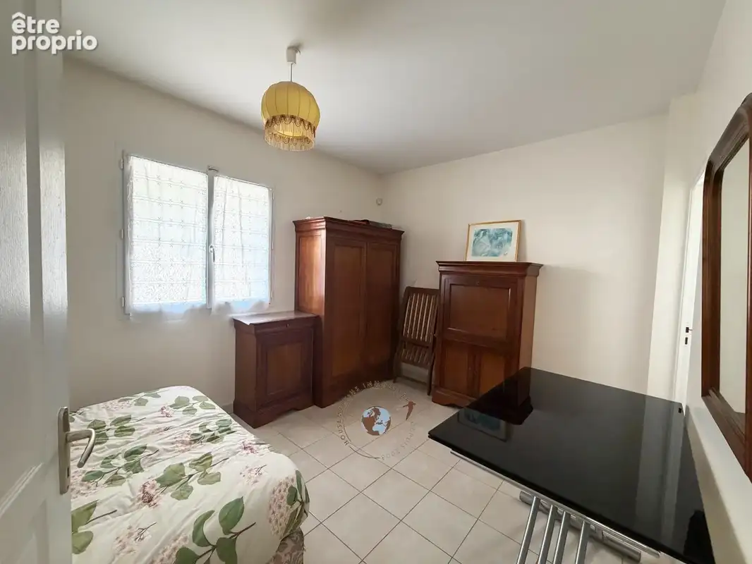 Très belle maison nichée dans la verdure, tout proche du centre. - photo 10