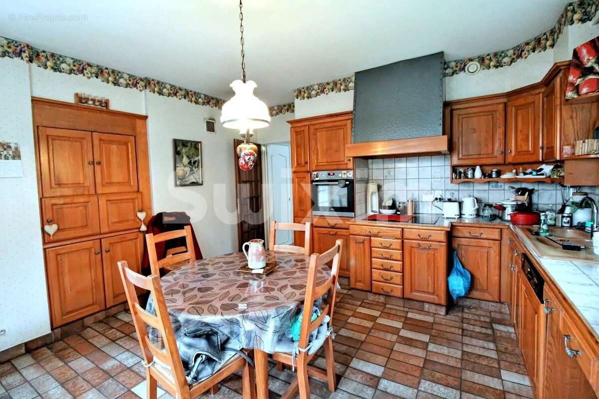 Maison à PUGNY-CHATENOD