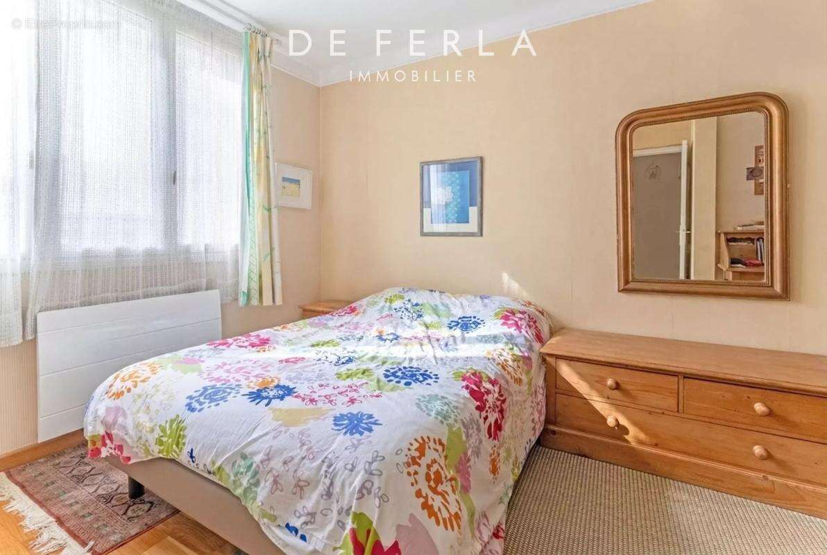 Appartement à PARIS-14E