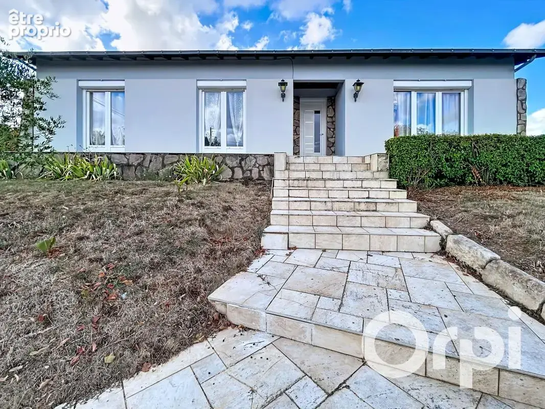 Chantonnay : maison 4 chambres sur un terrain de 2 810 m² - photo 1