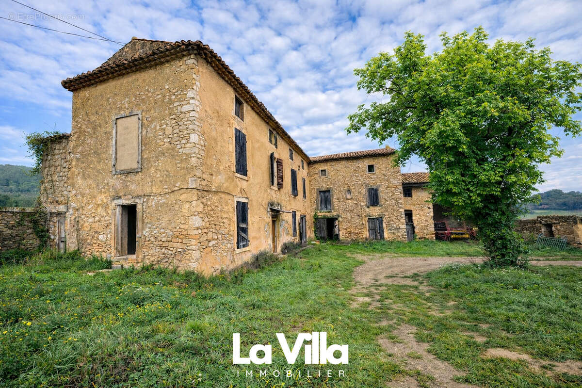 Maison à LAUDUN-L'ARDOISE