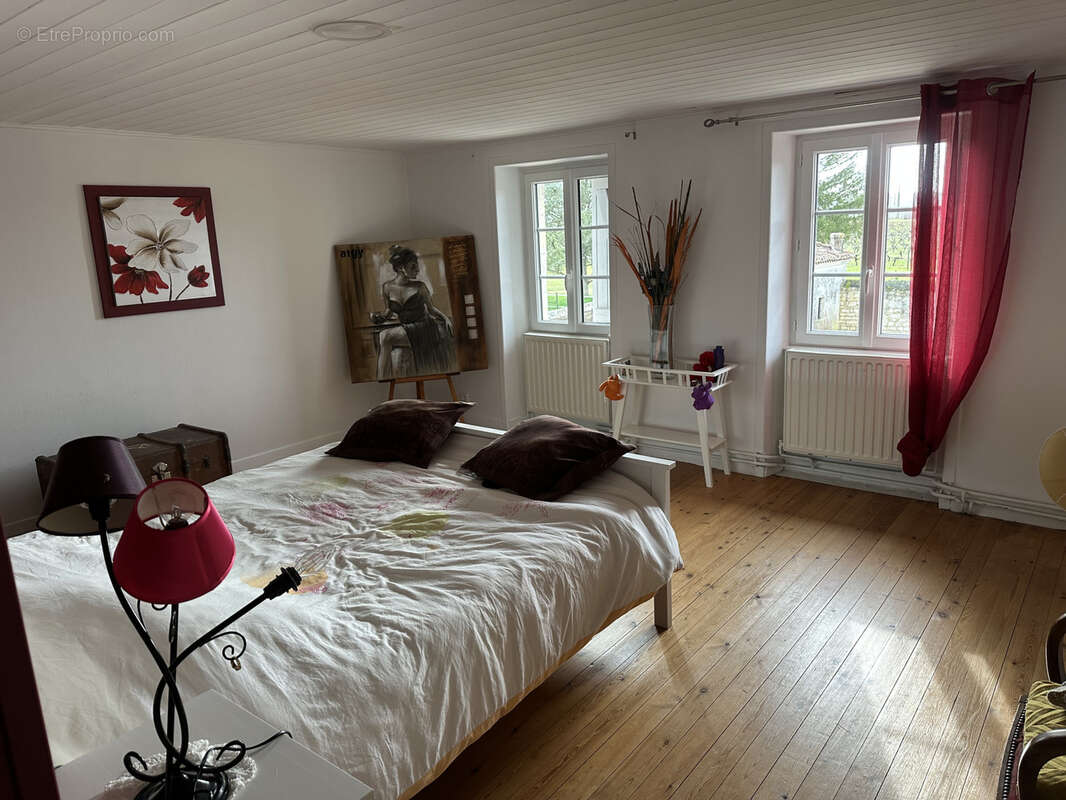 Maison de caractère au cœur de la campagne charentaise. - photo 16