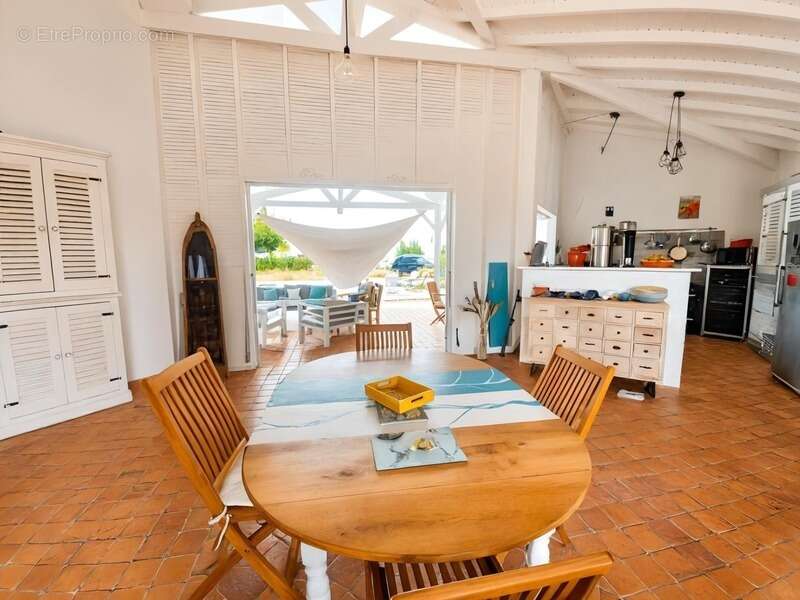 Villa d'exception de plain-pied 6 pièces, avec piscine, vue montagne – Le Gosier LE GOSIER (971) - photo 9