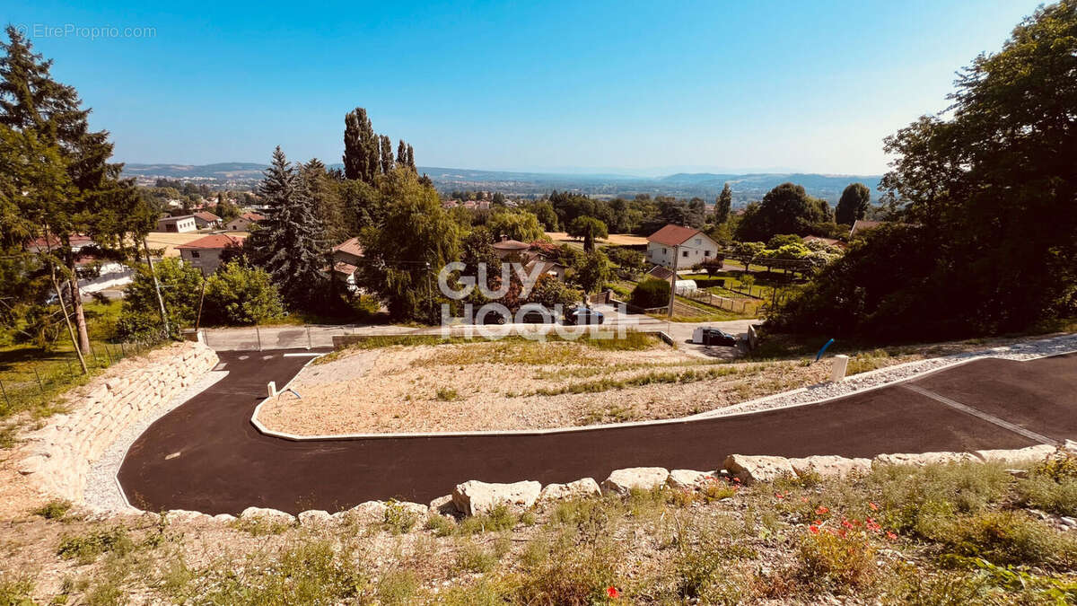 Terrain à SAINT-ALBAN-DE-ROCHE