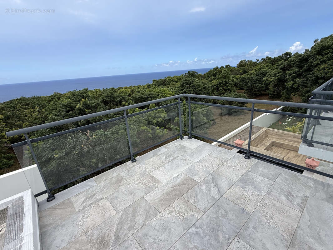 À vendre à Sainte-Rose : villa de 146m2 avec terrasse avec KRI - photo 9