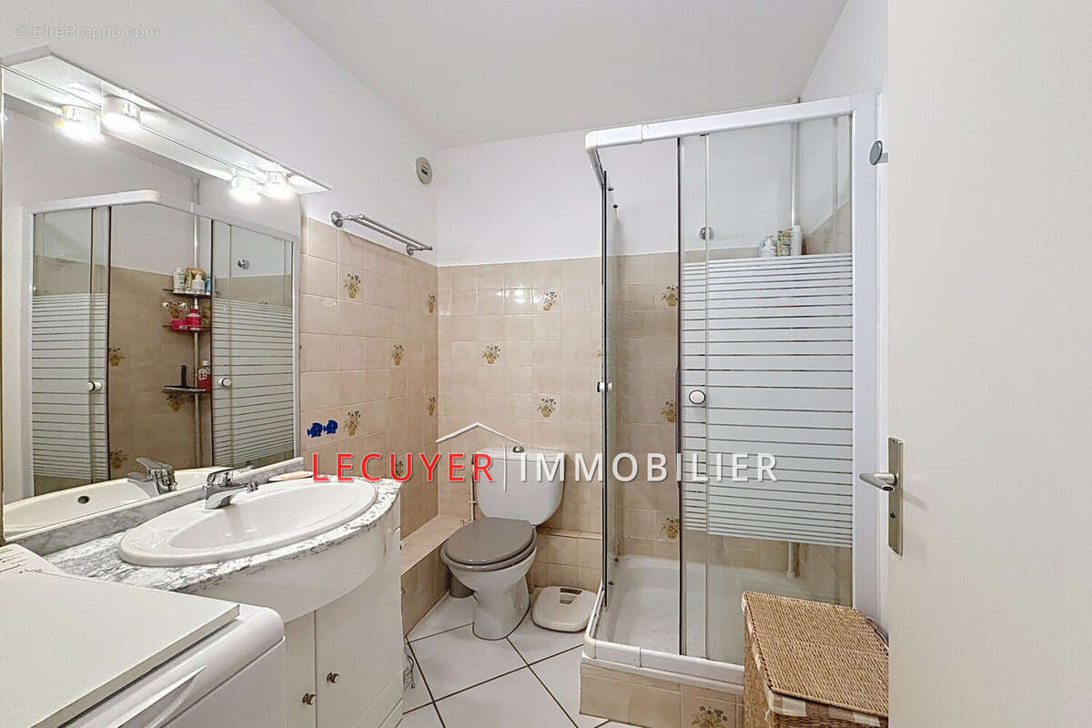 Appartement à VALLAURIS