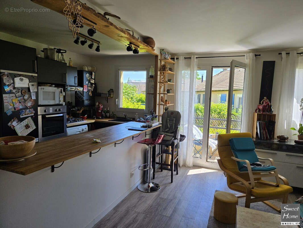 Appartement à MAGNY-LES-HAMEAUX