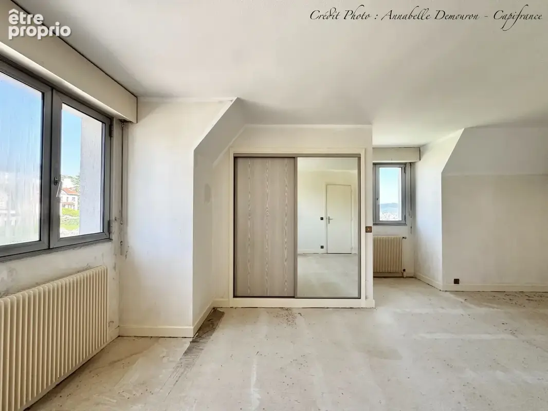 ROYAT - Grande maison familiale à rénover avec vue panoramique, terrain rare, piscine - photo 37