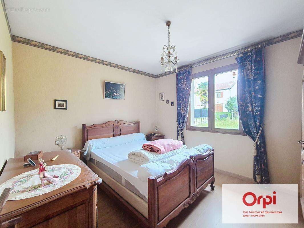 Maison à TERRASSON-LAVILLEDIEU