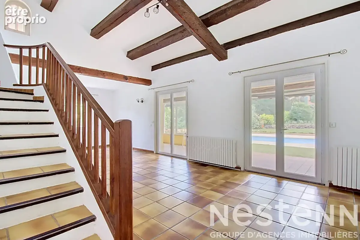 A VENDRE  : Maison avec dépendances, piscine et grand terrain . - photo 5