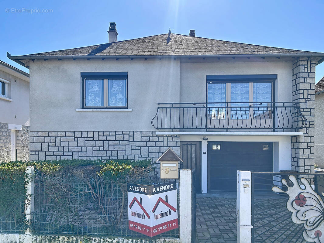 Maison à SAINT-PANTALEON-DE-LARCHE