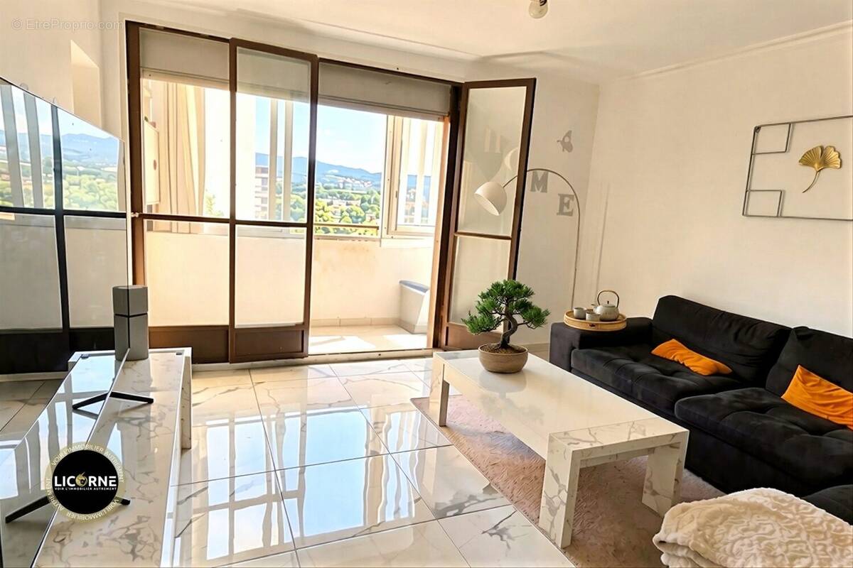 Pièce de vie - Appartement à MARSEILLE-13E
