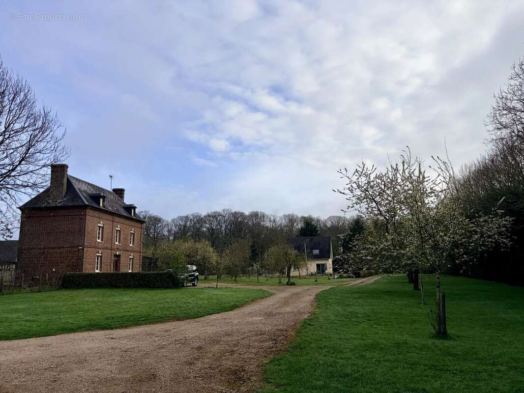 Maison à FERRIERES-SAINT-HILAIRE