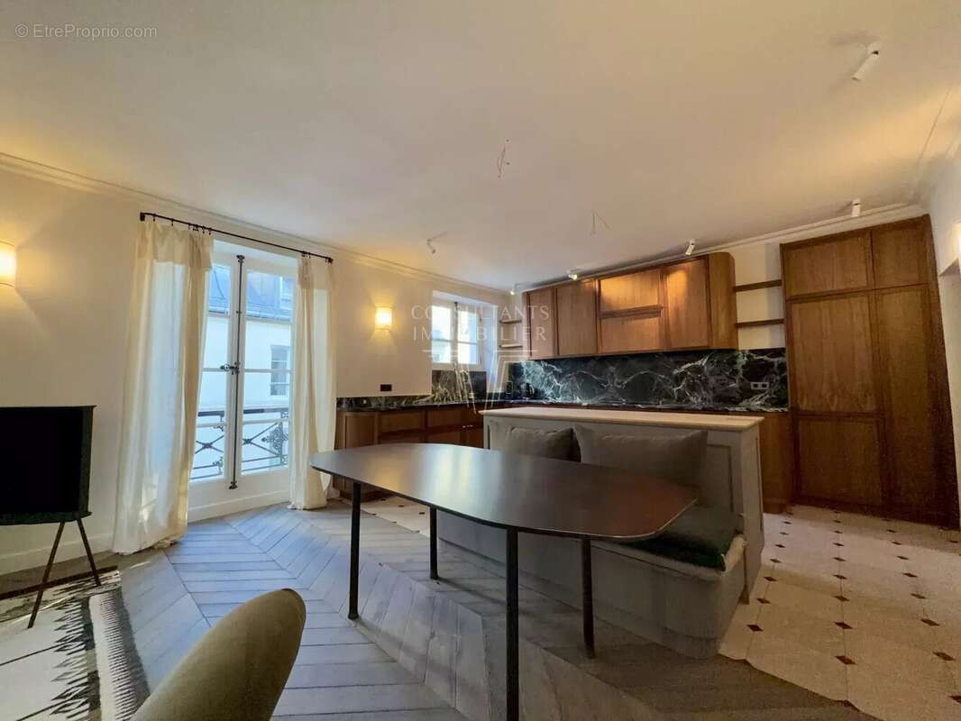 Appartement à PARIS-7E