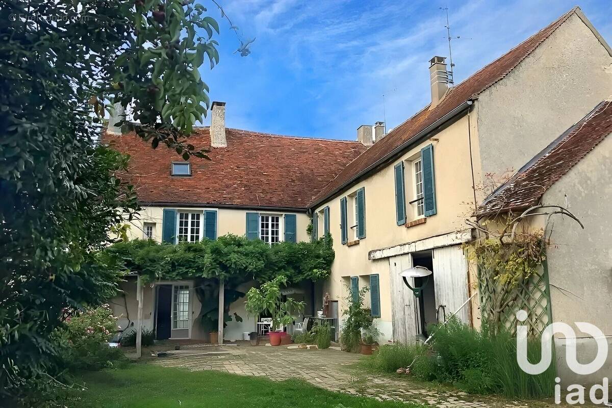Photo 1 - Maison à VILLENEUVE-LE-COMTE