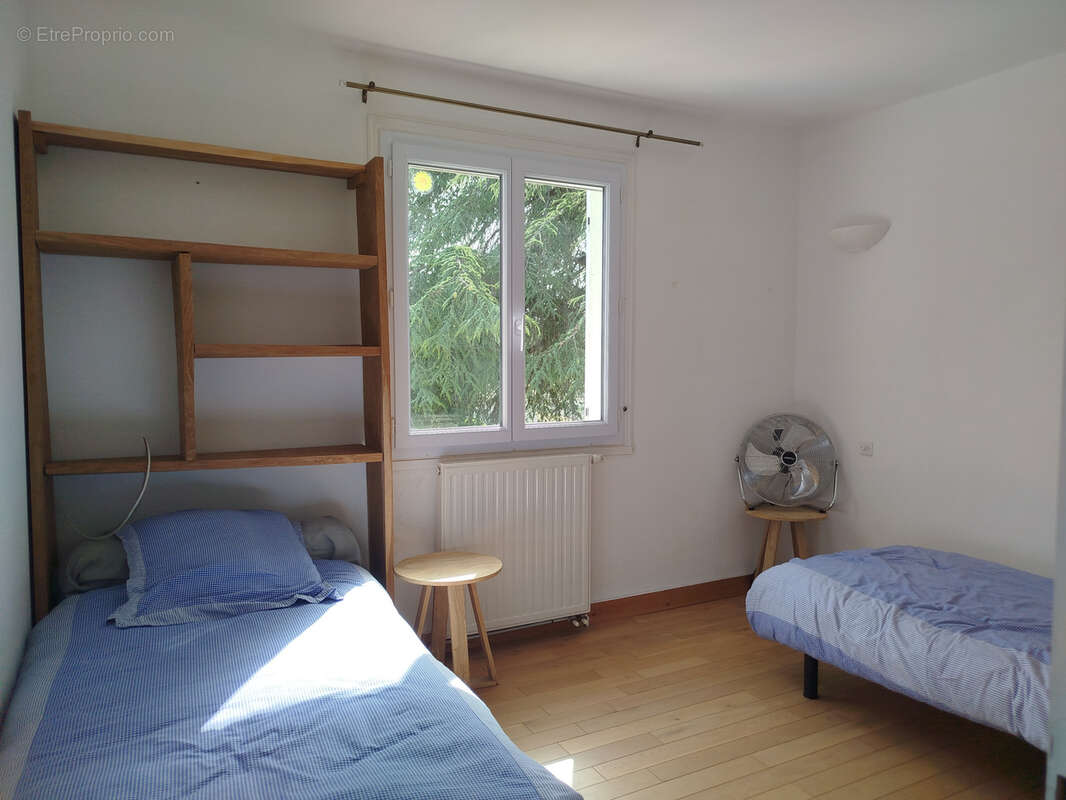Belle maison familiale de 159 m2 avec piscine sur une parcelle arborée de 2 363 m2 - photo 18