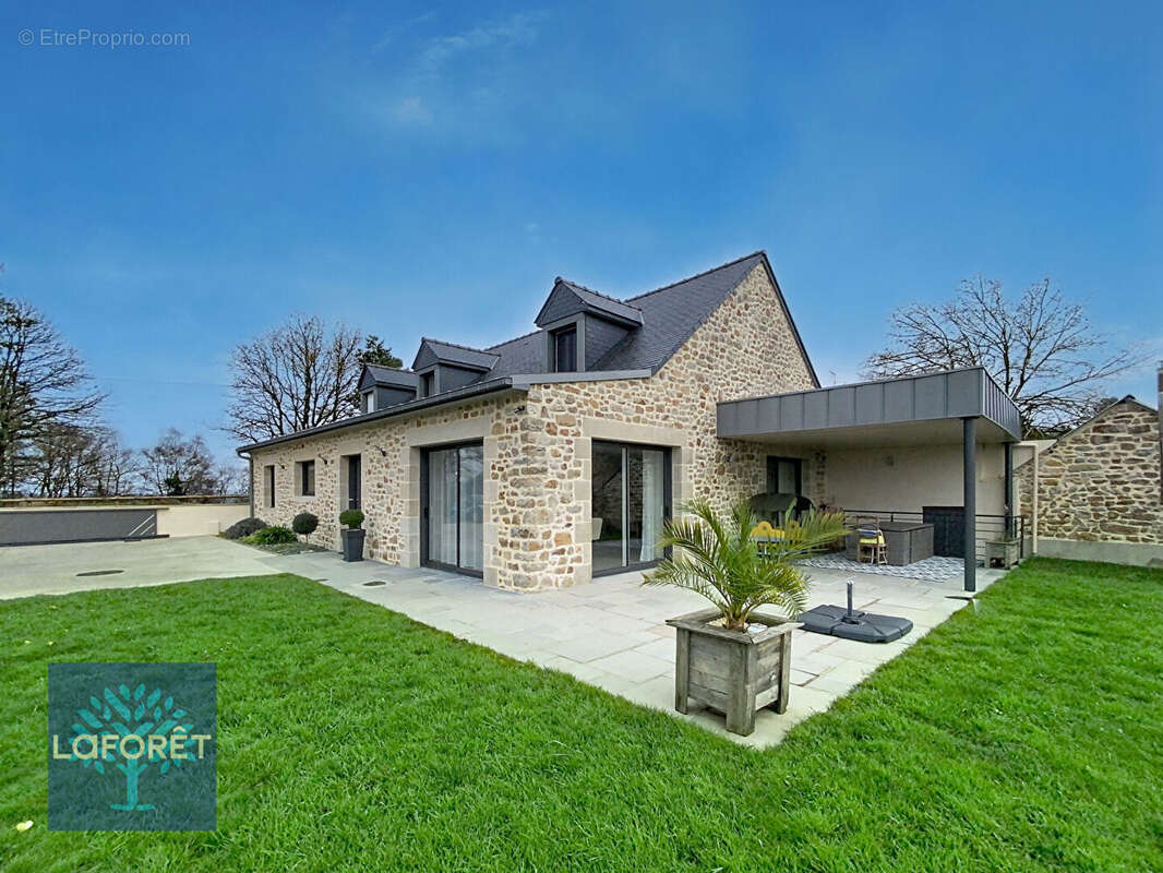 Maison à SAINT-CHRISTOPHE-DES-BOIS