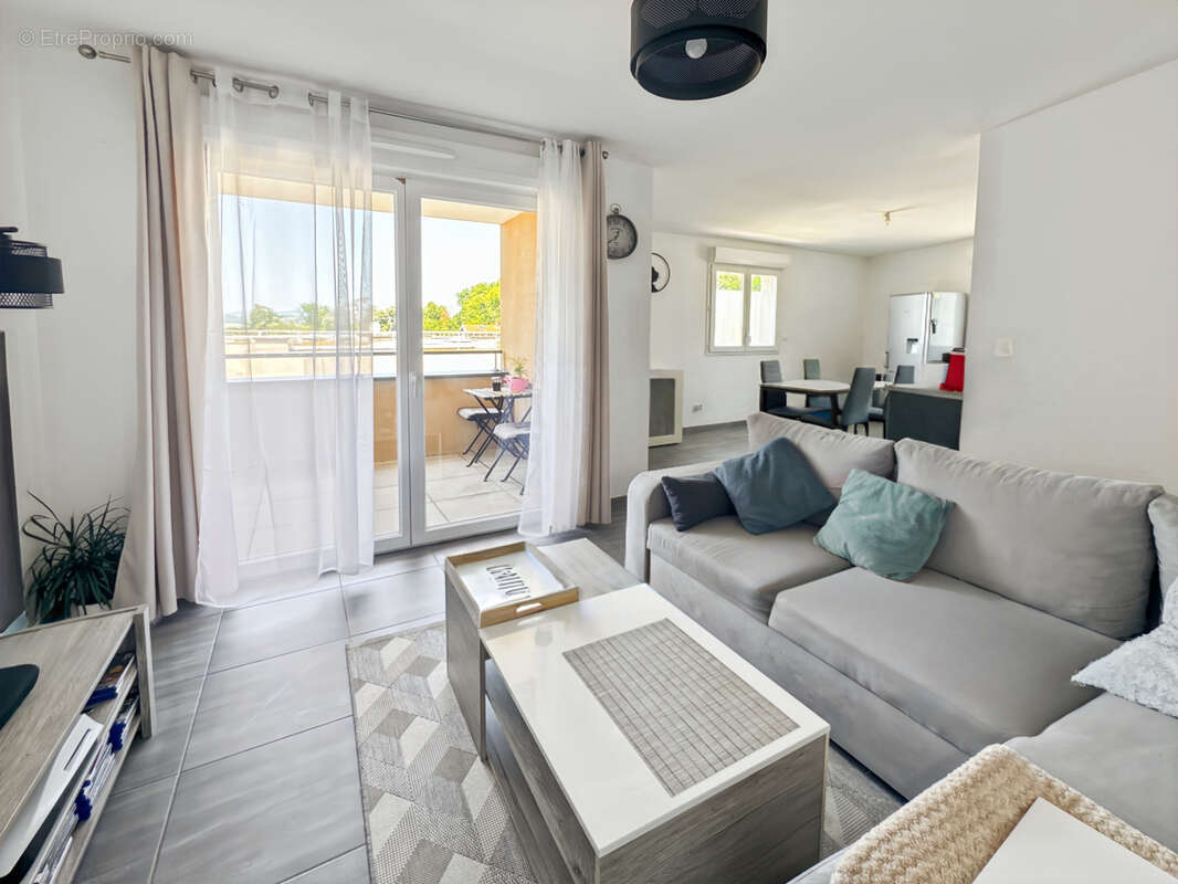 Appartement T3 récent, Ascenseur Climatisé avec balcon et Parking à Trévoux - Bord de Saône - photo 3