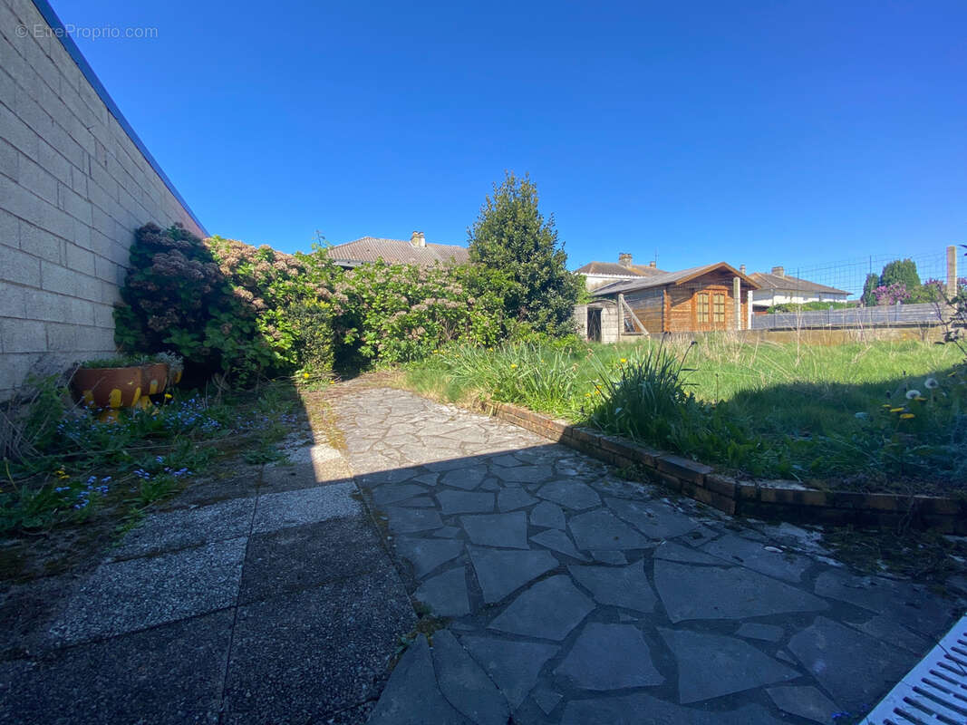 Maison à FEUQUIERES-EN-VIMEU
