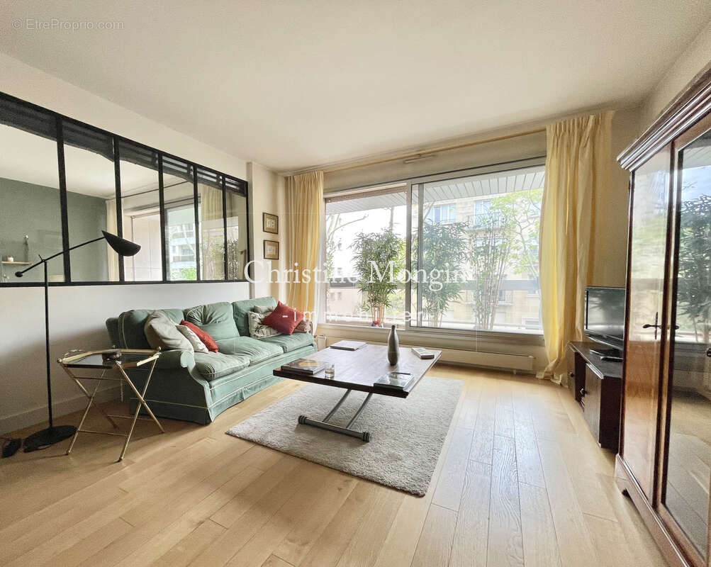 Appartement à NEUILLY-SUR-SEINE