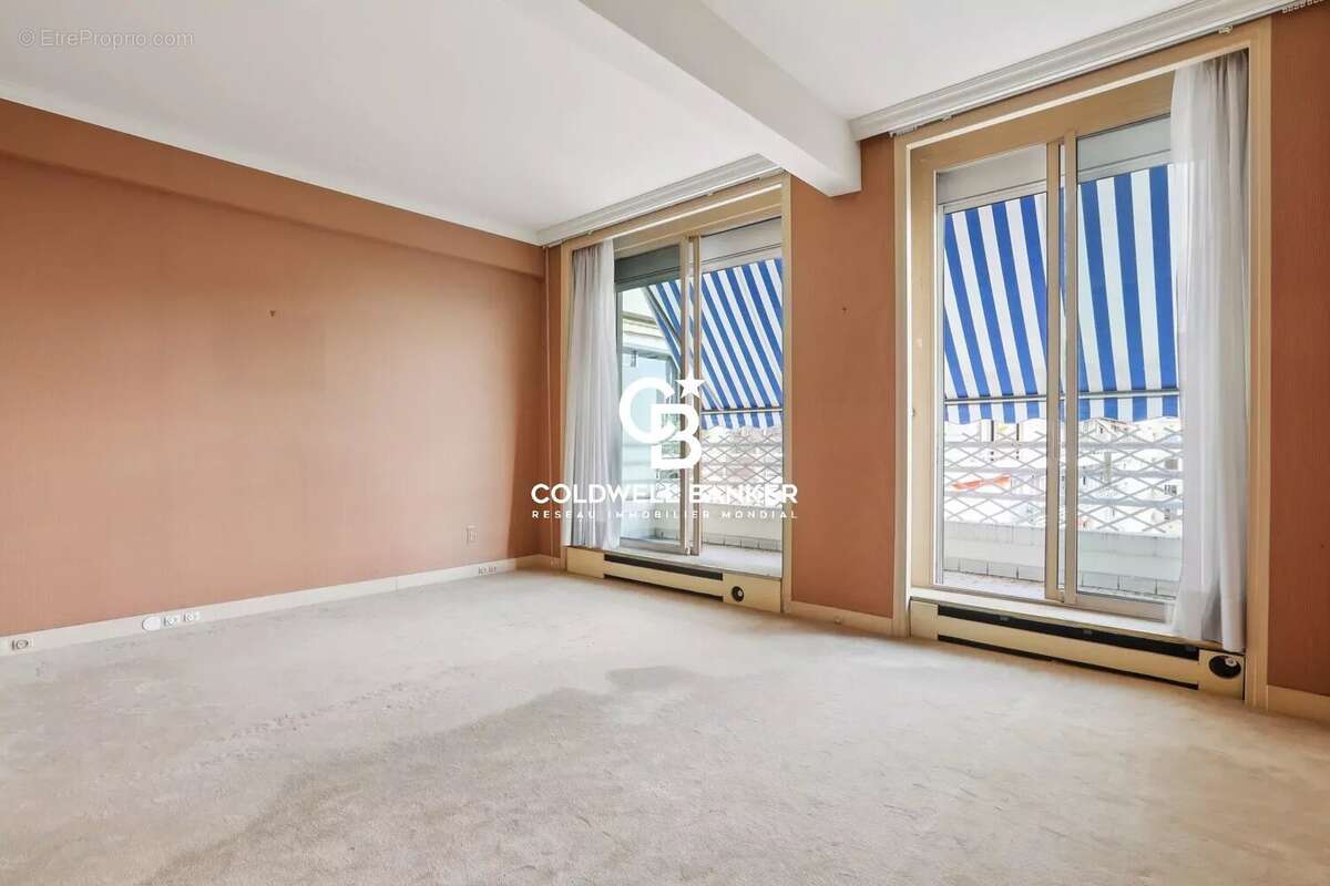 Appartement traversant avec balcons et vues verdoyantes face au Bois de Boulogne - photo 13