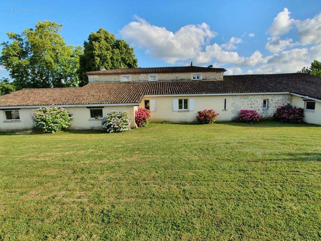 Commerce à SAINT-MARTIN-DU-BOIS