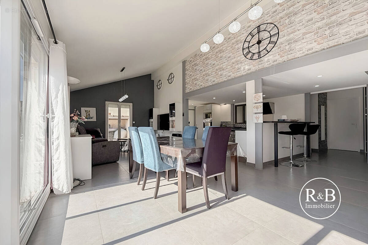 Maison à LES CLAYES-SOUS-BOIS