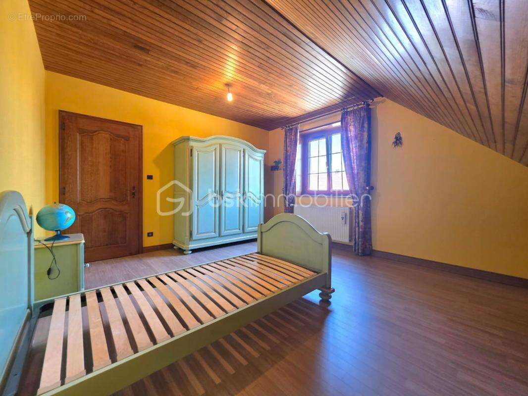 Maison spacieuse de 180 m² située dans un cadre verdoyant et paisible - photo 17