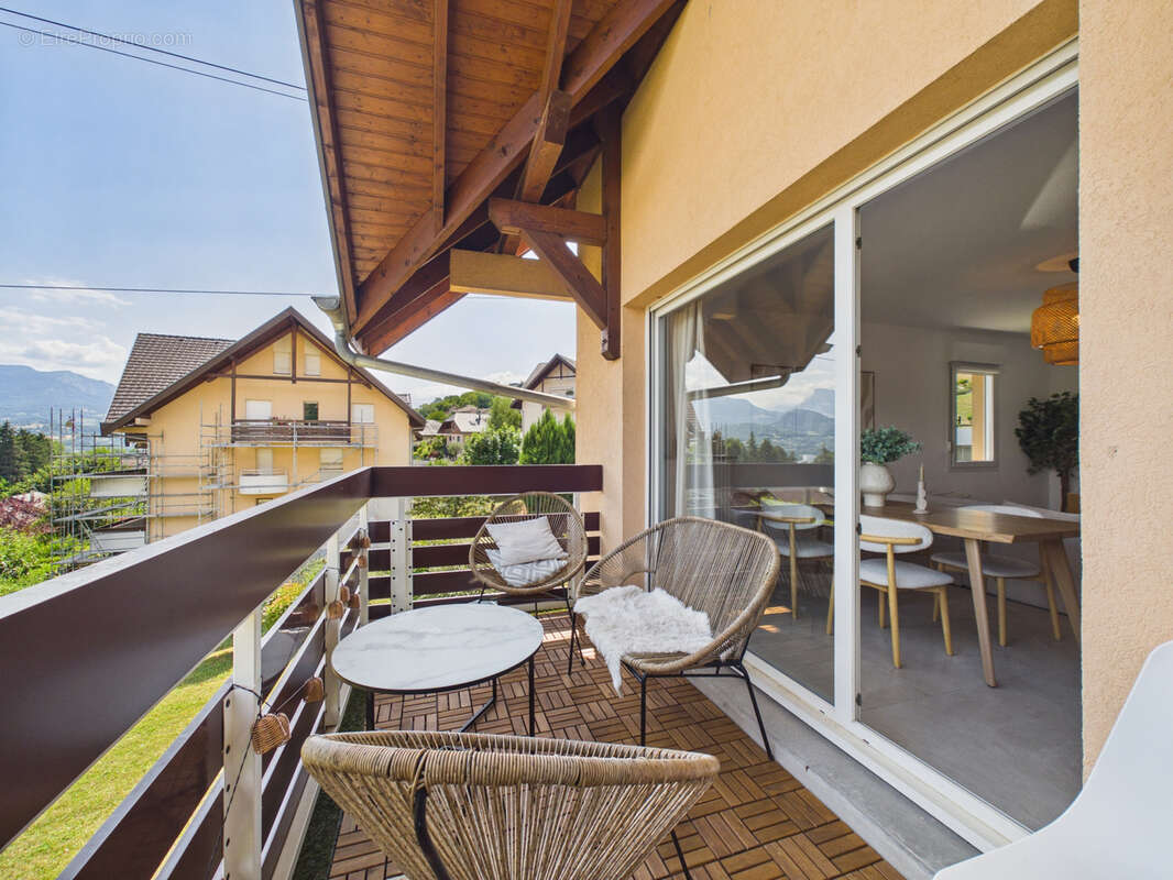 T3 entièrement rénové   68 m2   Balcon avec vue dégagée - photo 8