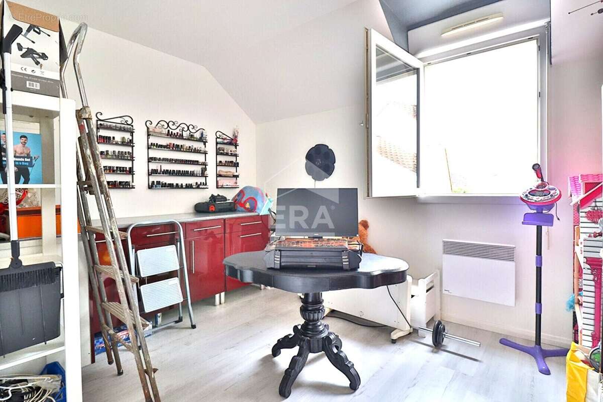 A vendre  Secteur Hameau de l'est maison 3 chambres avec jardin et garage - photo 6