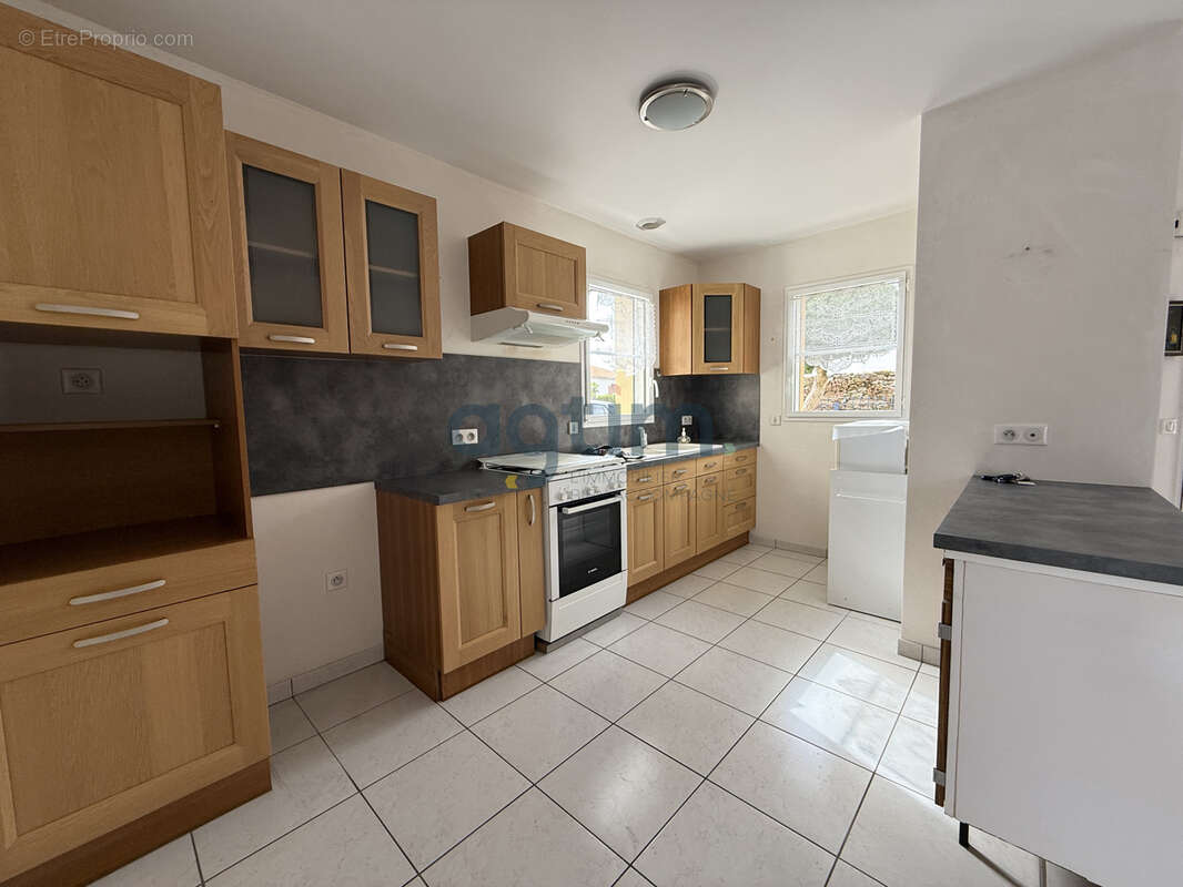 MONTAIGU, Centre, en lotissement: Maison de plain pied, 93m2 habitables, 2 chambres, garage, terrain clos - photo 11