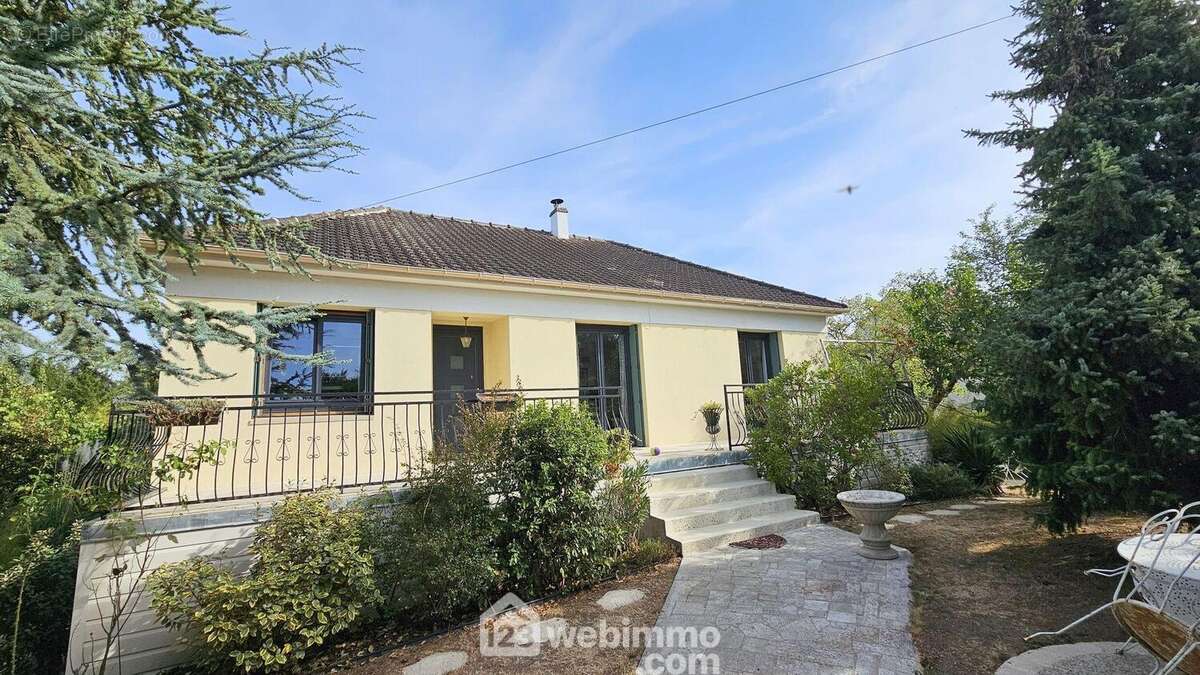 Venez découvrir cette belle maison de plain-pied de 105 m².
