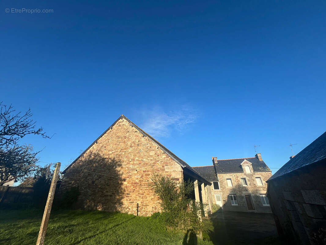 Maison à YFFINIAC