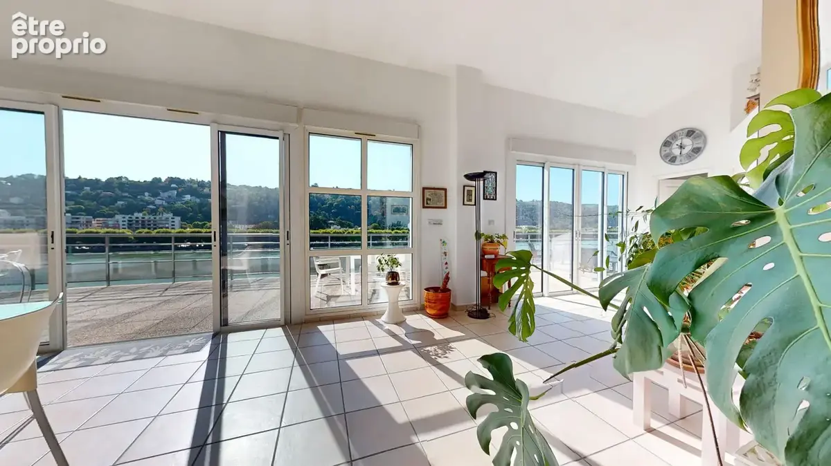 Appartement d'exception avec terrasse panoramique sur le Rhône - photo 12