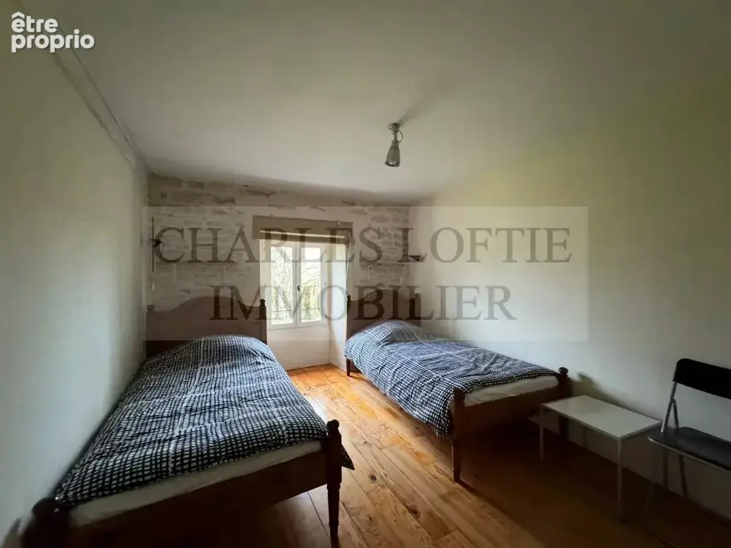 Magnifique et imposante ferme fortifiée du XVIIe siècle, avec dépendances, piscine et terrain de 23 ha, à proximité de Mauroux. - photo 35