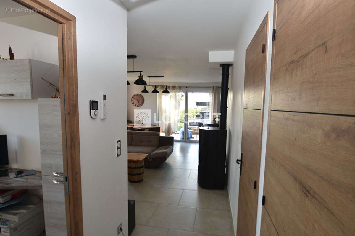 Maison à BAGNOLS-EN-FORET