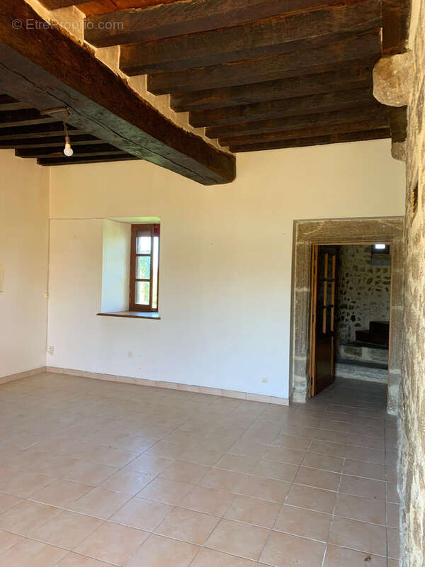 Maison à AMBRIERES-LES-VALLEES