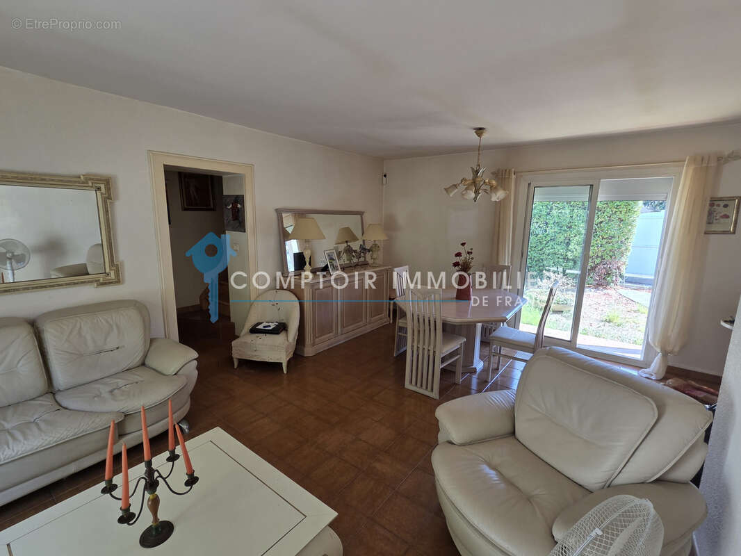 maison 5 pieces 105 m2 sur 699 m2 de terrain - photo 9