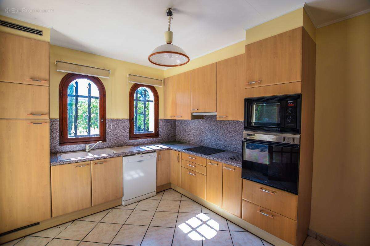 Maison 105 m² — Terrain constructible 2400 m² — Domazan, limite directe Rochefort du Gard - photo 8