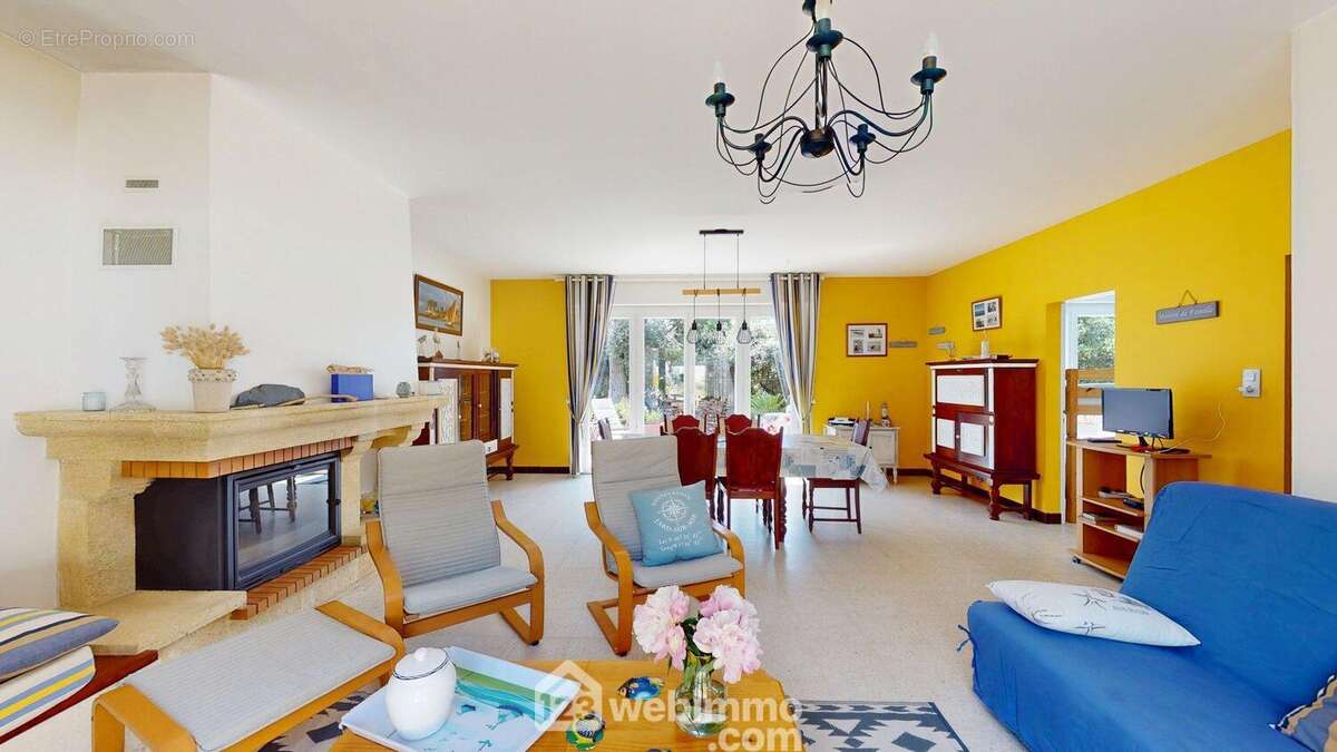 Séjour avec insert. - Maison à JARD-SUR-MER