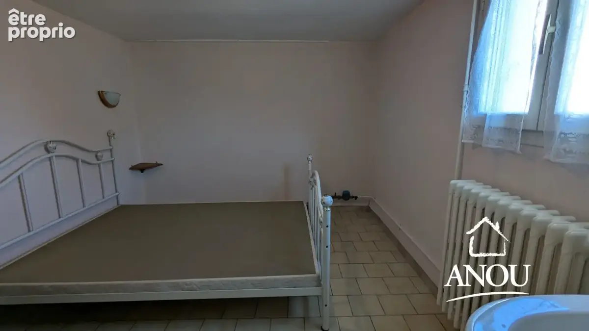 Au calme avec garages et sous-sol aménagé - photo 9