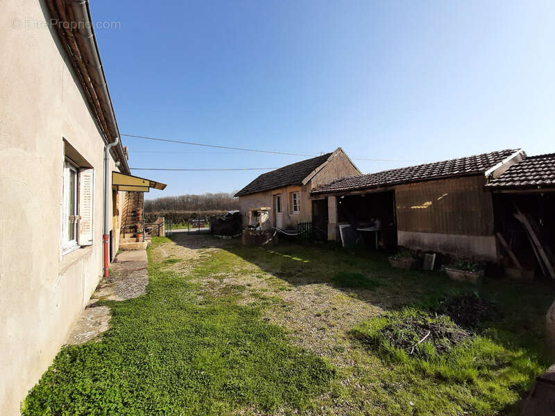 Maison à CLESSY