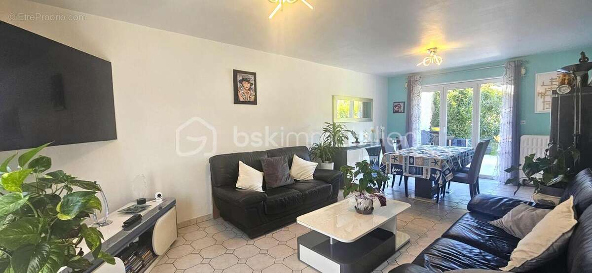 Maison à SAVIGNY-LE-TEMPLE