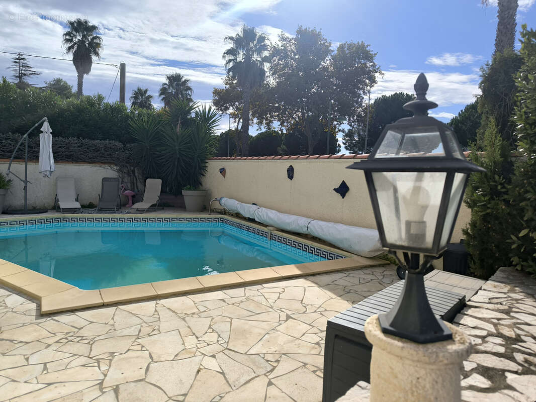 Maison à SAINT-LAURENT-DE-LA-SALANQUE