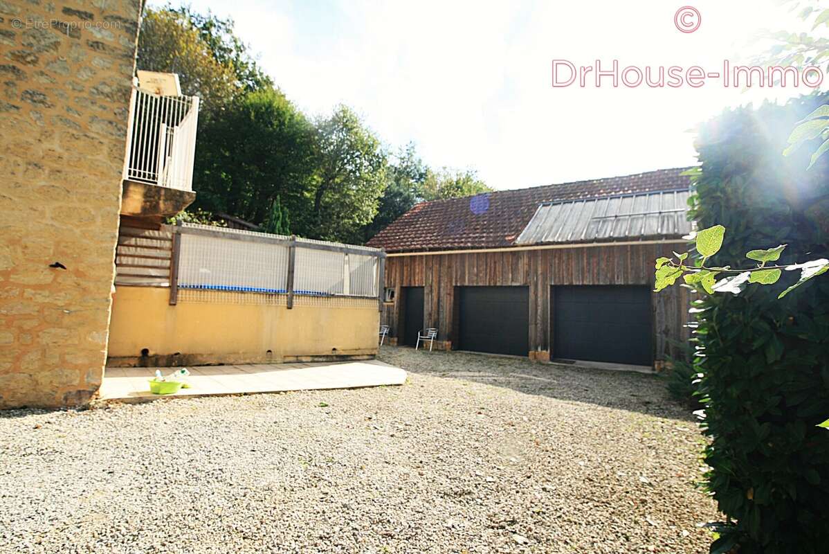 Maison à SAINT-LEON-SUR-VEZERE