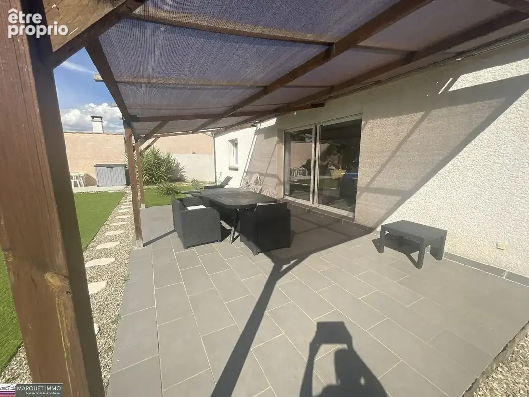 Villa T4 récente et fonctionnele, plain pied, offrant 155 m² en 4 faces sur 636 m² de terrain avec piscine et garage - photo 19