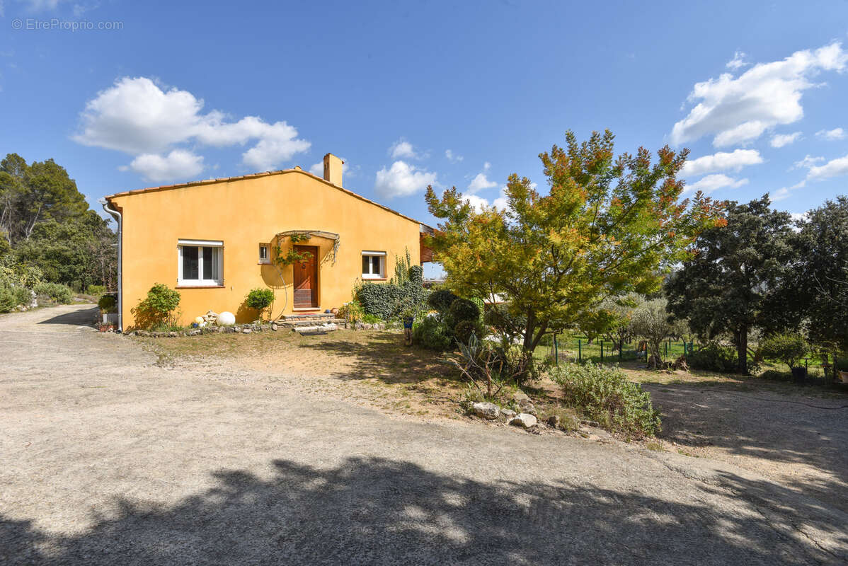 Maison à VILLECROZE