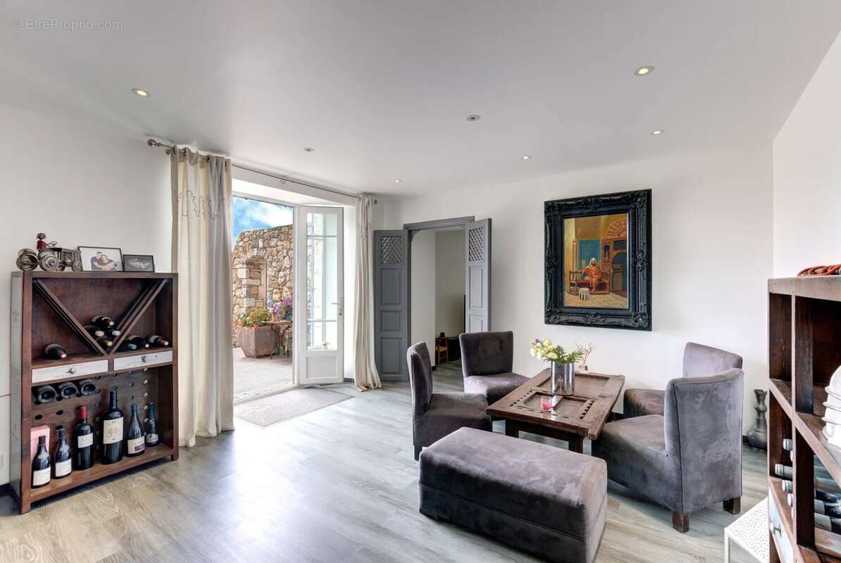 Maison à TOURRETTES-SUR-LOUP