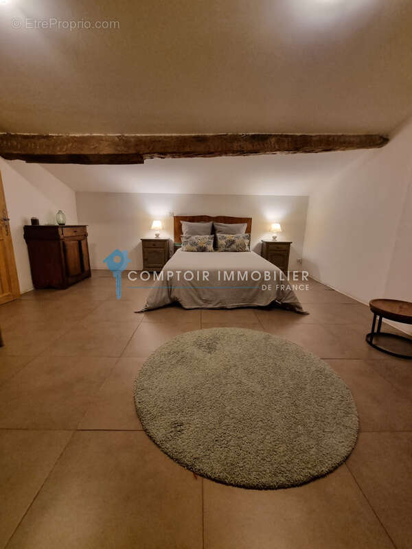 Sault : ferme de 500m2 habitables sur 35 000 m2 du terrain à acheter 1164000 € - photo 8